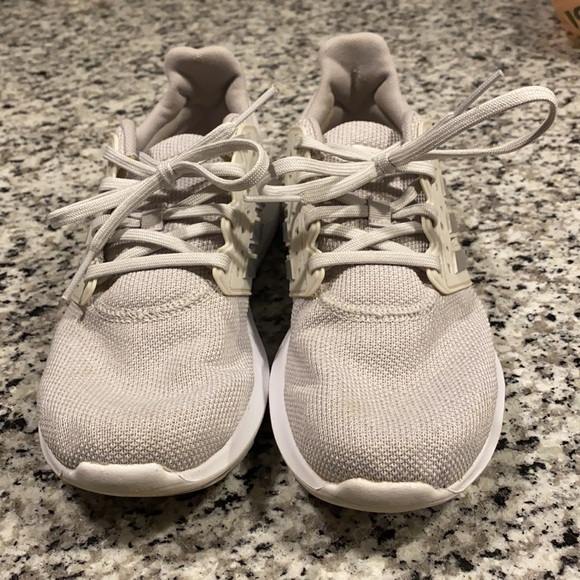 Adidas Cloud Foam Silver-Gray-White Running Shoes - Picture 2 of 16
